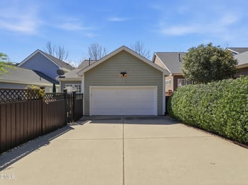 412 Marsh Landing Dr, Holly Springs, NC 27540