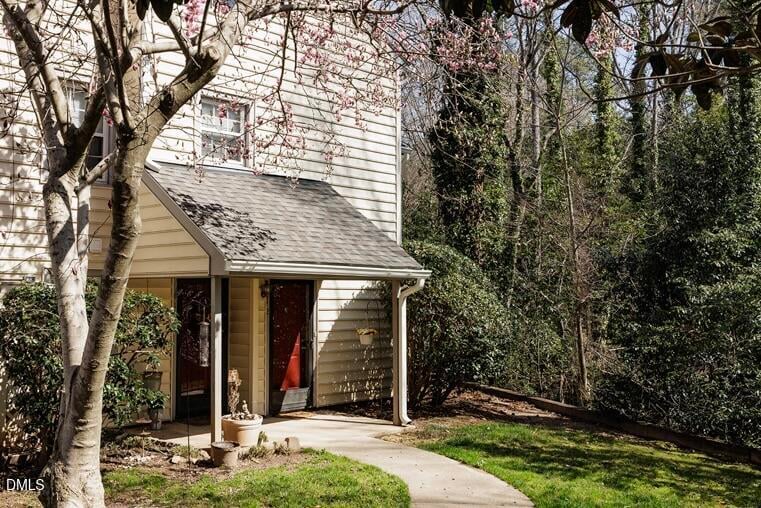 412 Oak Hollow Ct, Raleigh, NC 27613