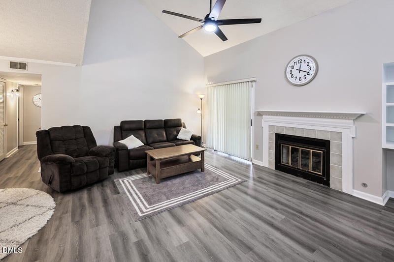 412 Oak Hollow Ct, Raleigh, NC 27613