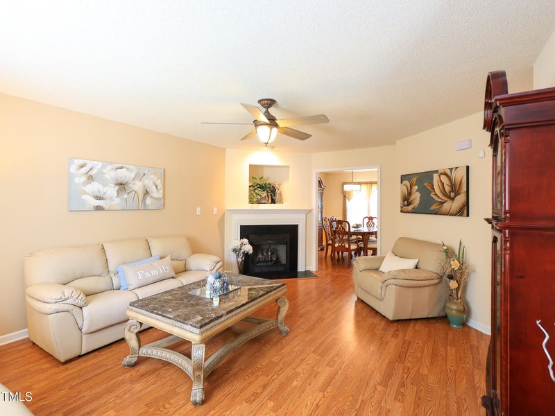 412 Onondaga Ct, Holly Springs, NC 27540