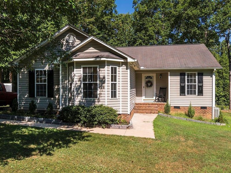 412 Spring Valley Dr, Burlington, NC 27217