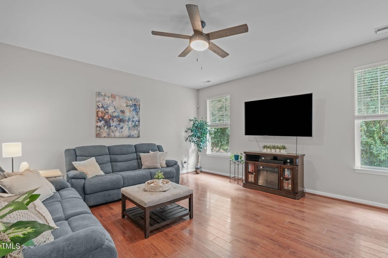 412 Stobhill Ln, Holly Springs, NC 27540