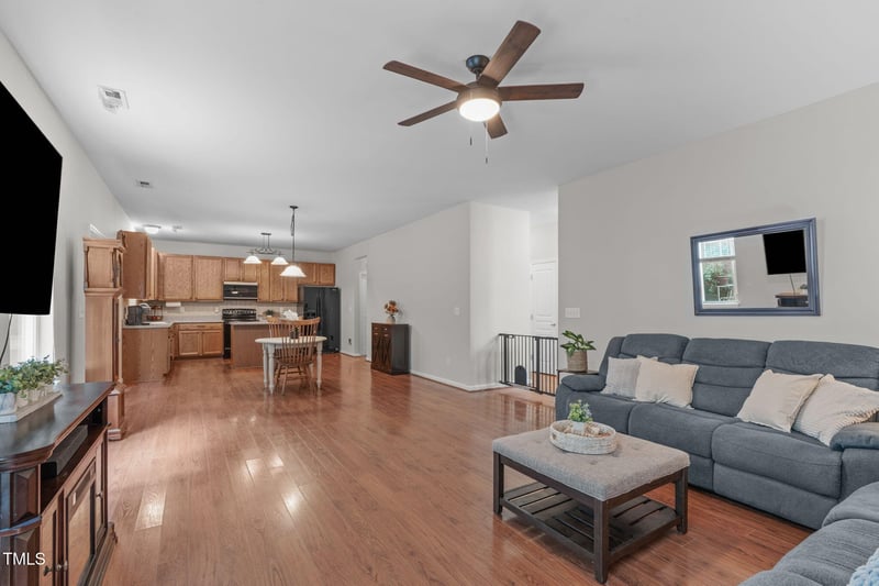 412 Stobhill Ln, Holly Springs, NC 27540