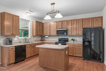 412 Stobhill Ln, Holly Springs, NC 27540