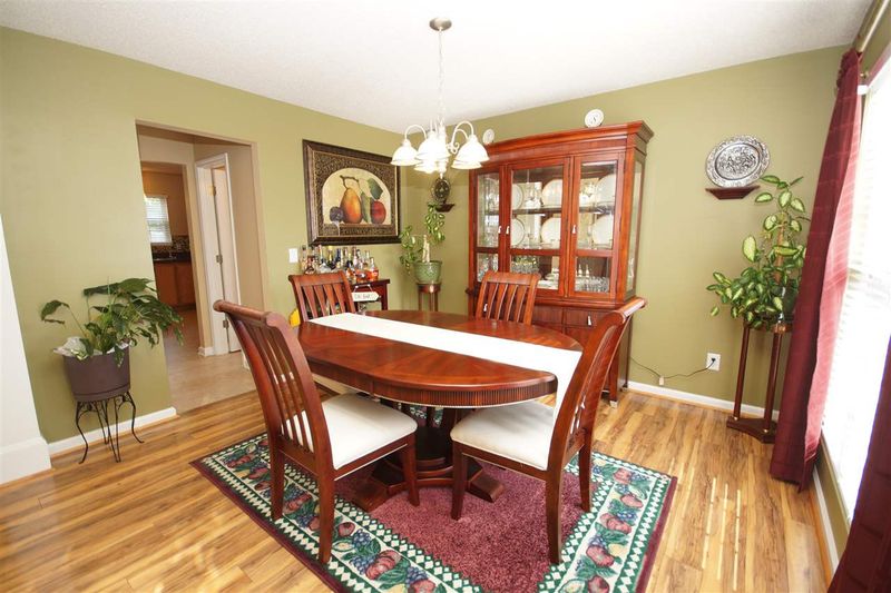 4121 Crowfield Dr, Raleigh, NC 27610