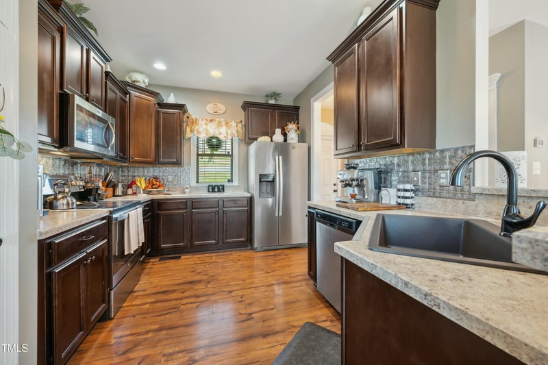 413 Crystal Creek Dr, Clayton, NC 27520
