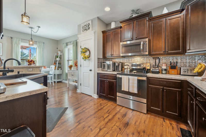 413 Crystal Creek Dr, Clayton, NC 27520