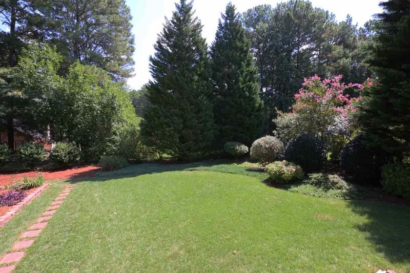 413 Holtz Ln, Cary, NC 27511