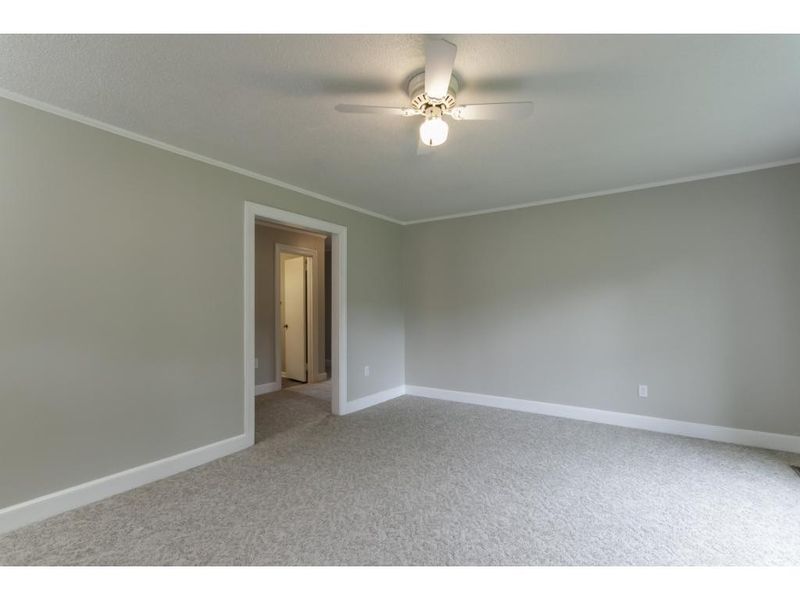 413 Laurel Hill Dr, Burlington, NC 27215