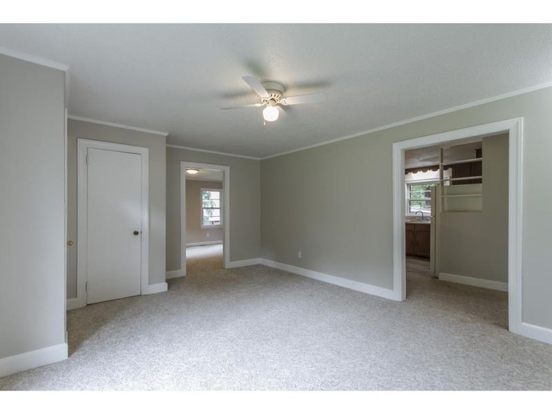 413 Laurel Hill Dr, Burlington, NC 27215