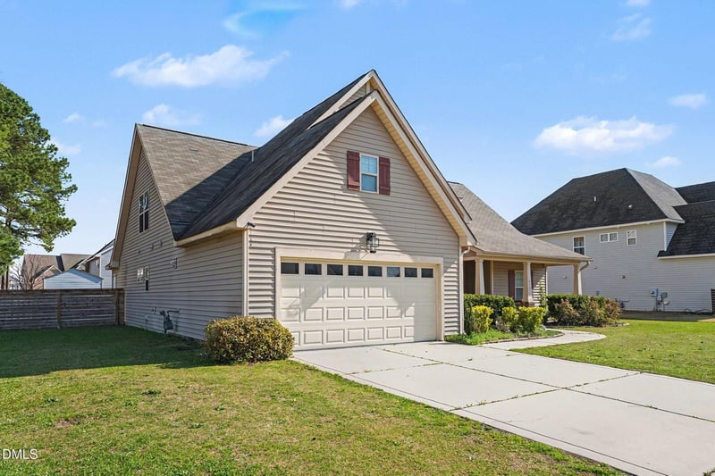 413 Rossendale Dr, Hope Mills, NC 28348