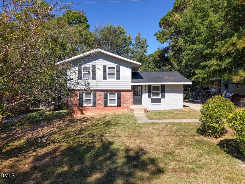 413 Solar Dr, Raleigh, NC 27610