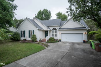413 Springside Dr, Holly Springs, NC 27540