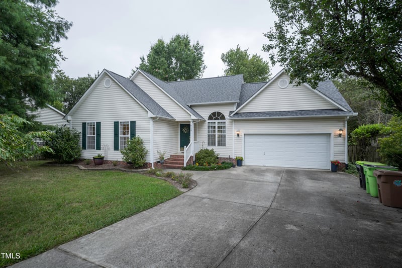 413 Springside Dr, Holly Springs, NC 27540