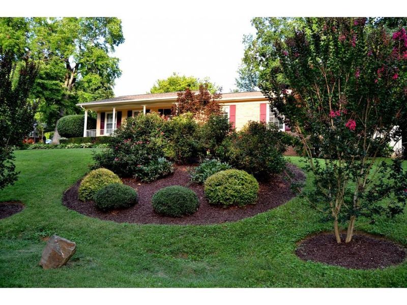 413 Woodhaven Dr, Burlington, NC 27217