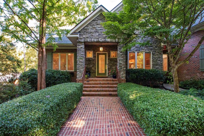 4132 Picardy Dr, Raleigh, NC 27612