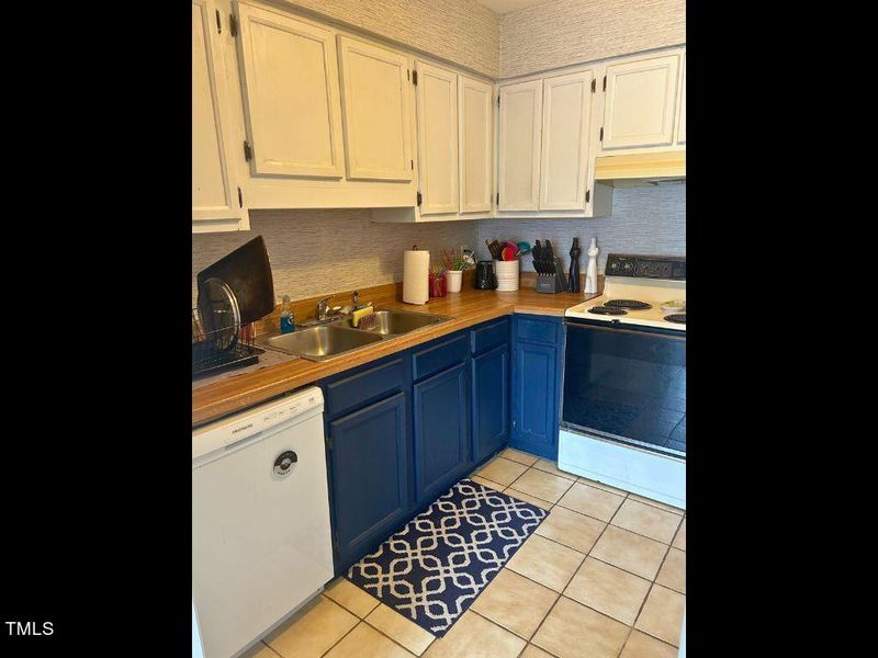 4135 Kaplan Dr, Raleigh, NC 27606