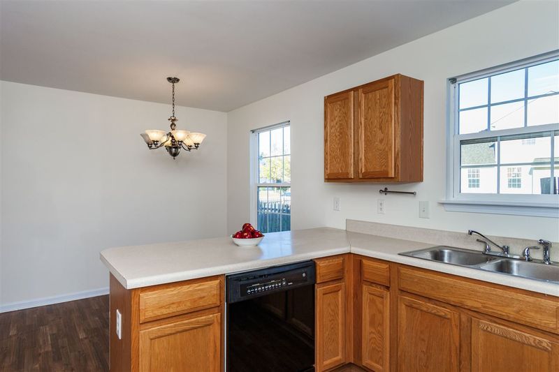 4136 Taylor Oaks Dr, Raleigh, NC 27616