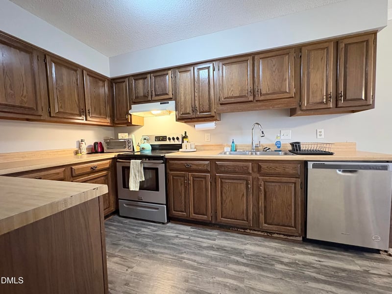 4139 Kaplan Dr, Raleigh, NC 27606