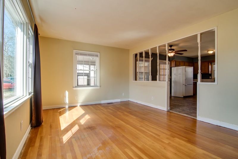414 Crestview Dr, Durham, NC 27712
