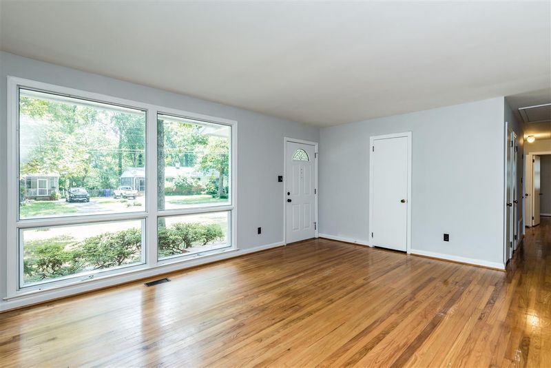 414 Hickory Dr, Chapel Hill, NC 27517