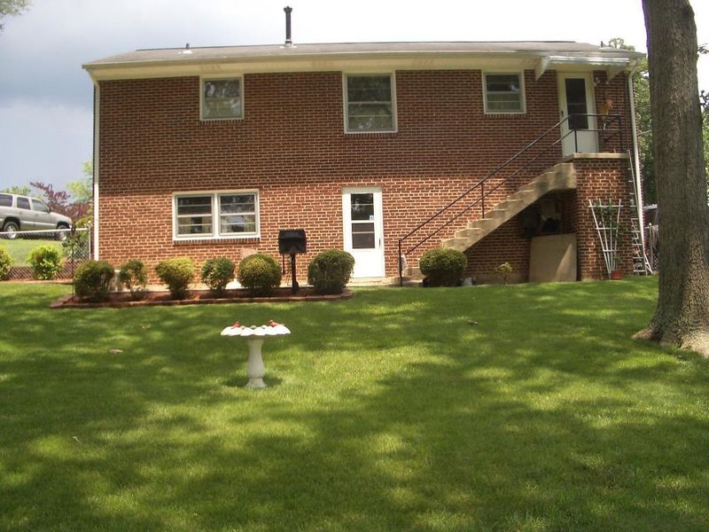 414 Hyde St, Burlington, NC 27217