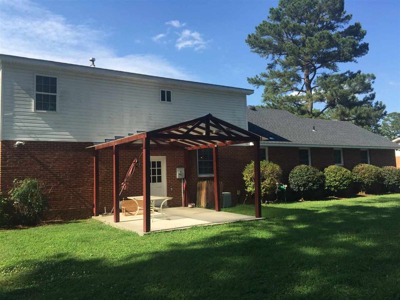 414 Pecan Dr, Selma, NC 27576