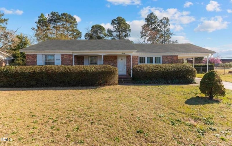 414 York Rd, Fayetteville, NC 28303