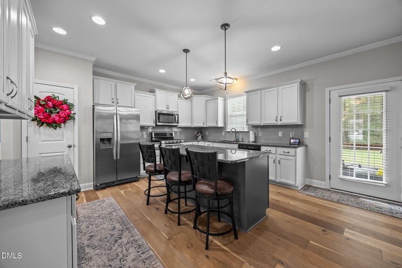 4145 Weavers Pond Dr, Zebulon, NC 27597