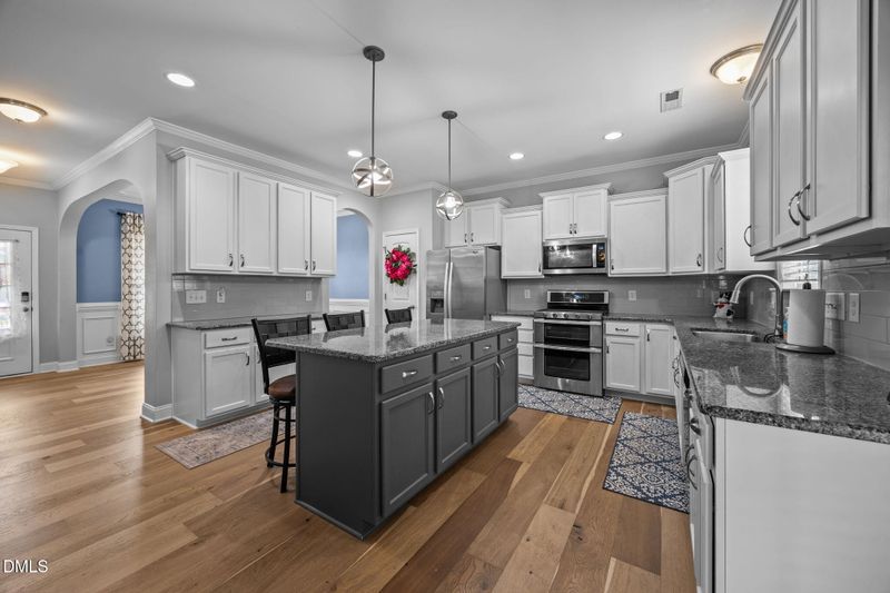 4145 Weavers Pond Dr, Zebulon, NC 27597