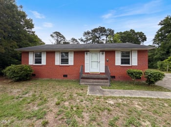 415 Buie Ct, Fayetteville, NC 28304