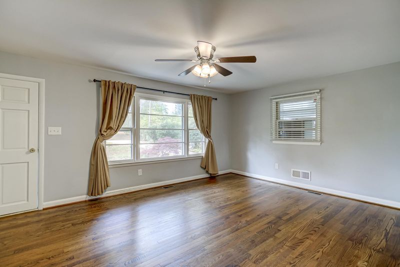 415 Lakeside Dr, Garner, NC 27529