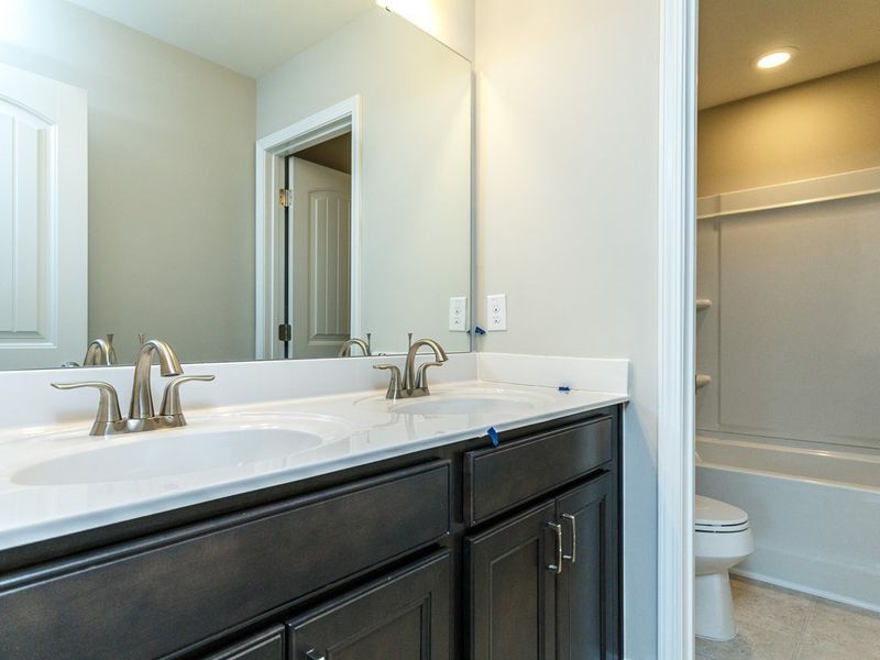 416 Avery Glenn Way #32, Fuquay Varina, NC 27526