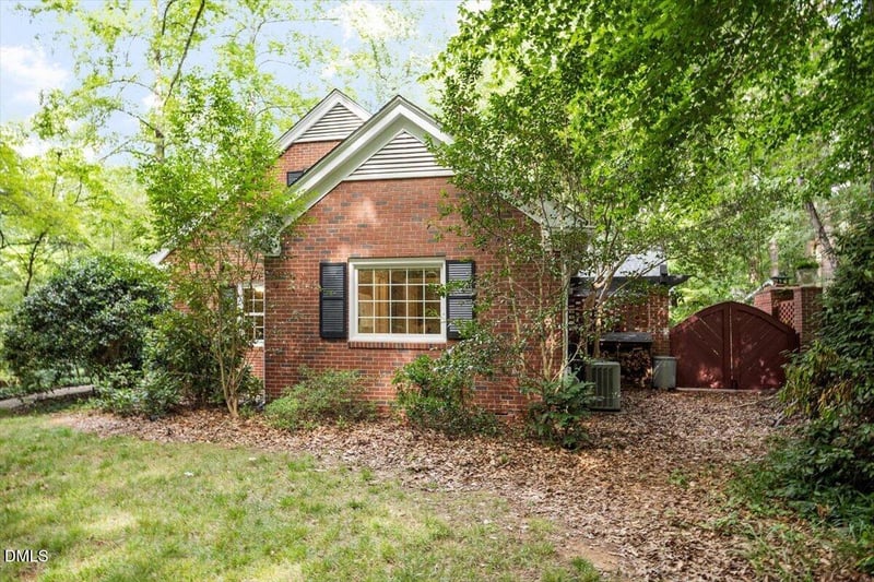 416 Brookside Dr, Chapel Hill, NC 27516