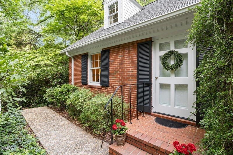 416 Brookside Dr, Chapel Hill, NC 27516