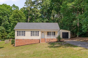 416 Creekbluffs Dr, Fuquay Varina, NC 27526