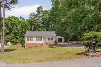 416 Creekbluffs Dr, Fuquay Varina, NC 27526
