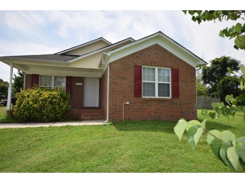 416 Dudley St, Burlington, NC 27217