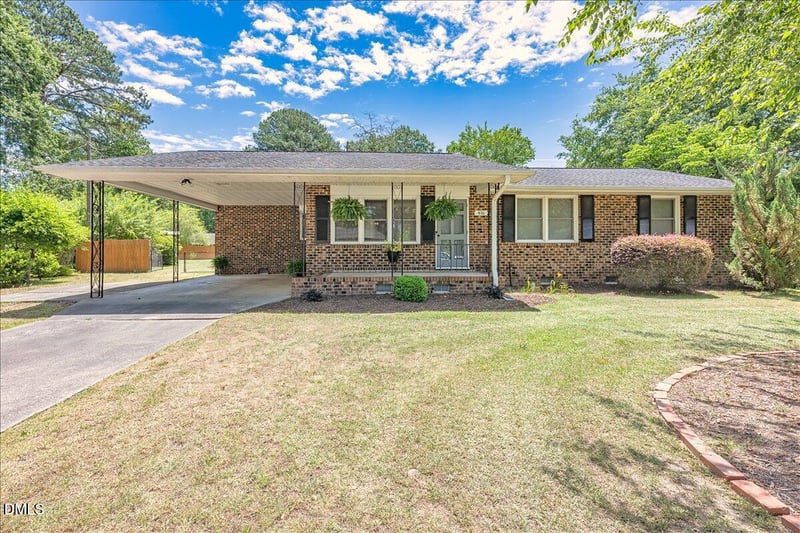 416 Griswold St, Selma, NC 27576