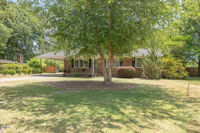 416 Griswold St, Selma, NC 27576