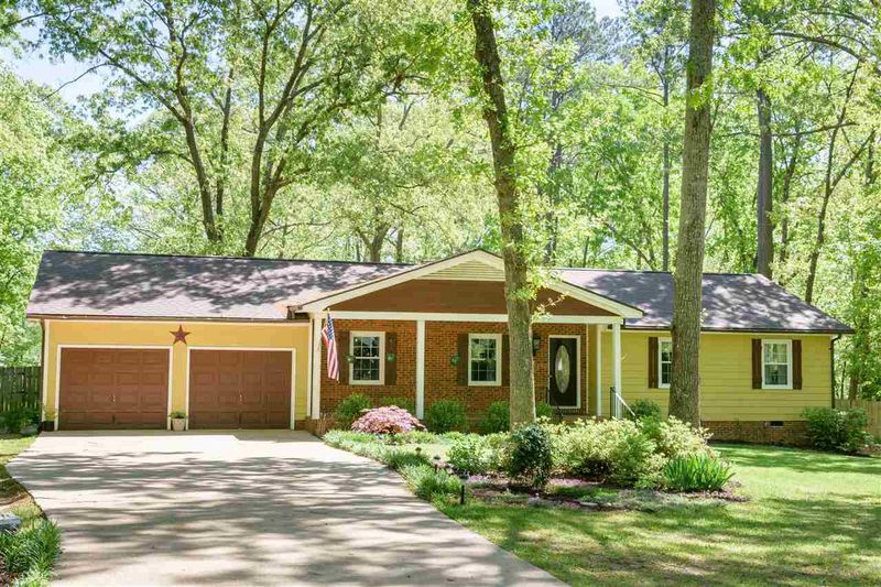 416 Holly Oak Ct, Fuquay Varina, NC 27526
