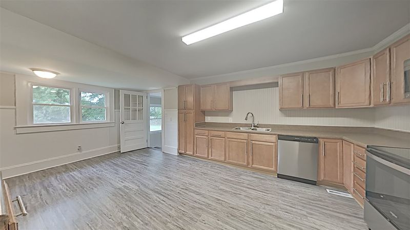 416 Laurel Hill Dr, Burlington, NC 27215