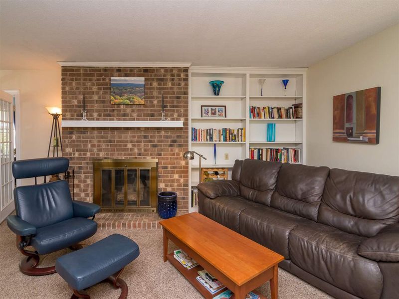 416 Overland Dr, Chapel Hill, NC 27517