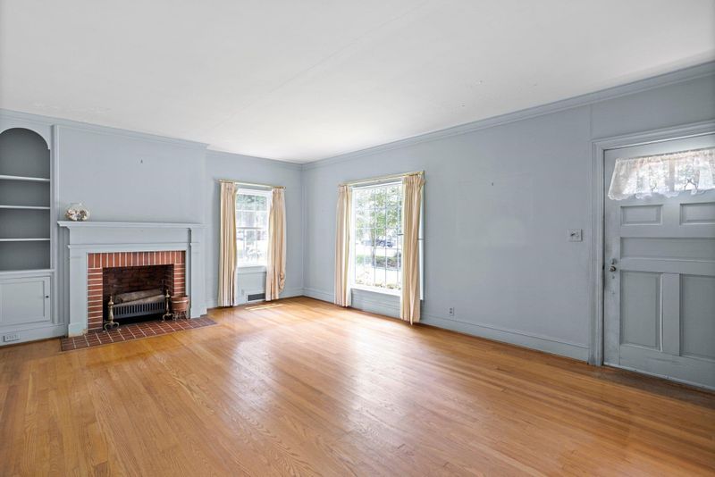 416 Parkview Dr, Burlington, NC 27215