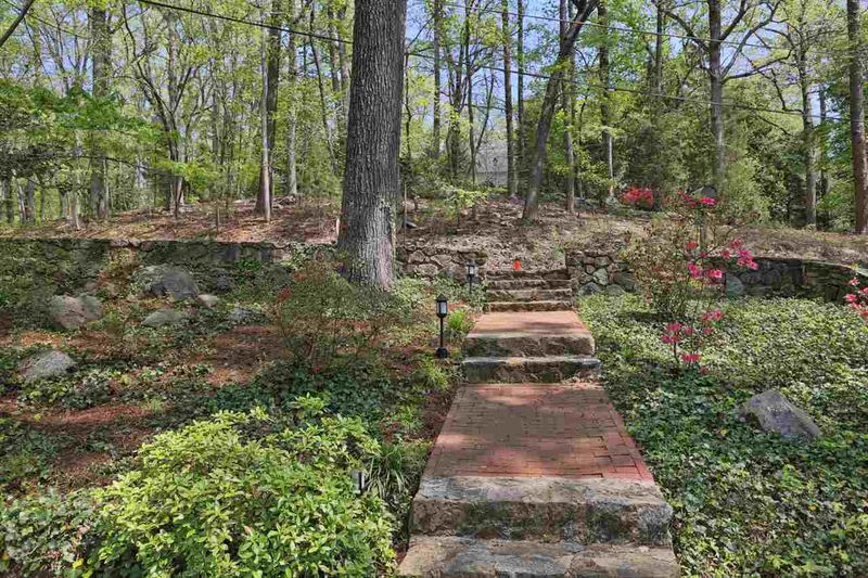 416 Westwood Dr, Chapel Hill, NC 27516