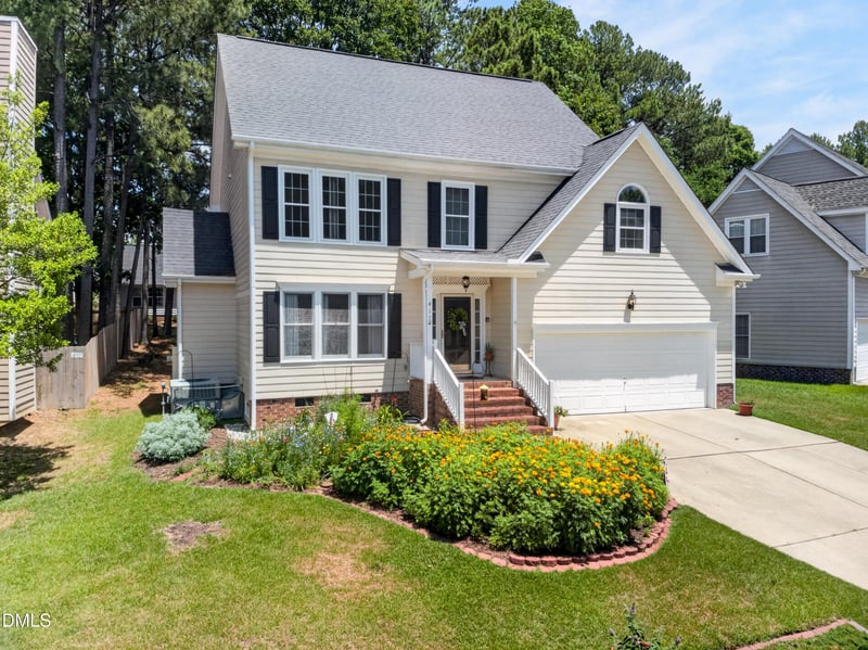 417 Arbor Creek Dr, Holly Springs, NC 27540