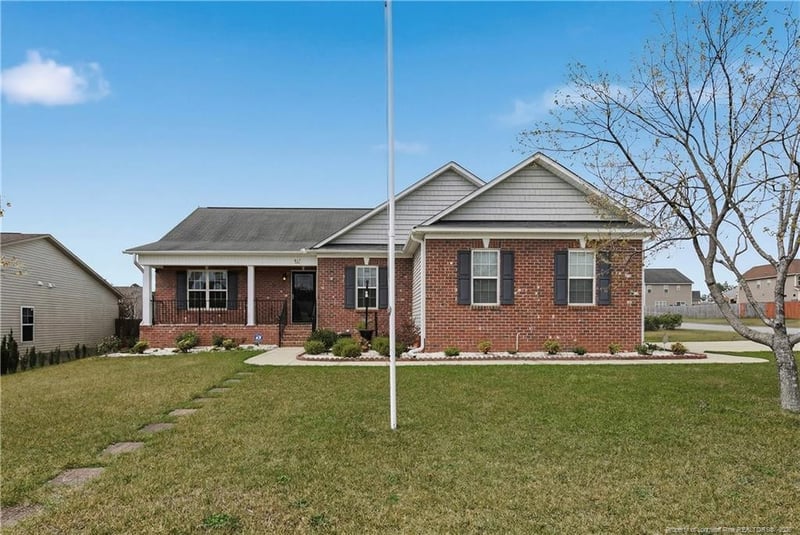 417 Bellgrove Dr, Hope Mills, NC 28348