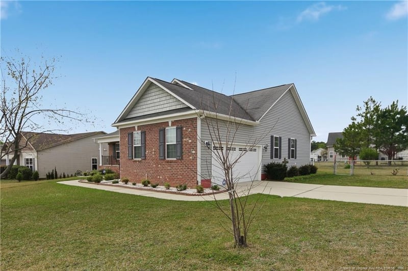417 Bellgrove Dr, Hope Mills, NC 28348