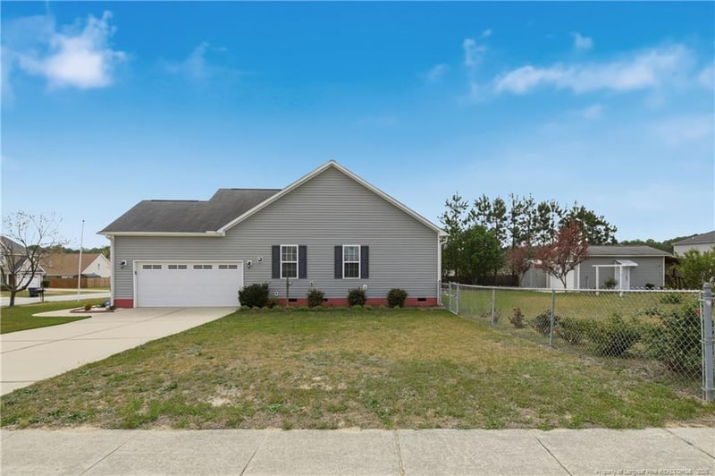 417 Bellgrove Dr, Hope Mills, NC 28348