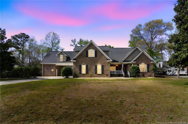 417 Foxwood Dr, Hope Mills, NC 28348